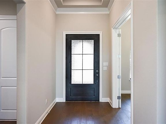 4th image of 721 Star Meadows Dr