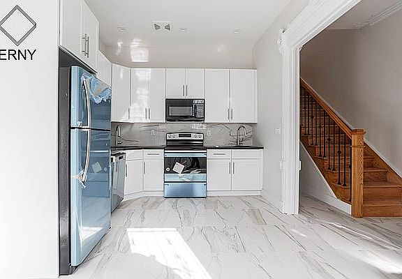 2nd image of 243A Vernon Ave #2A