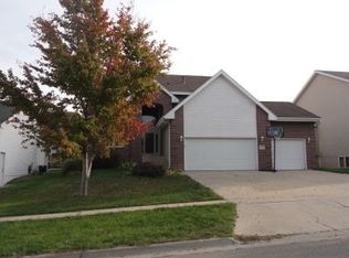 4611 Birch Creek Dr, Lincoln, NE 68516
