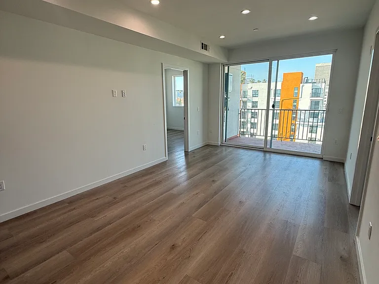 955 S Fedora Street — Photo 28