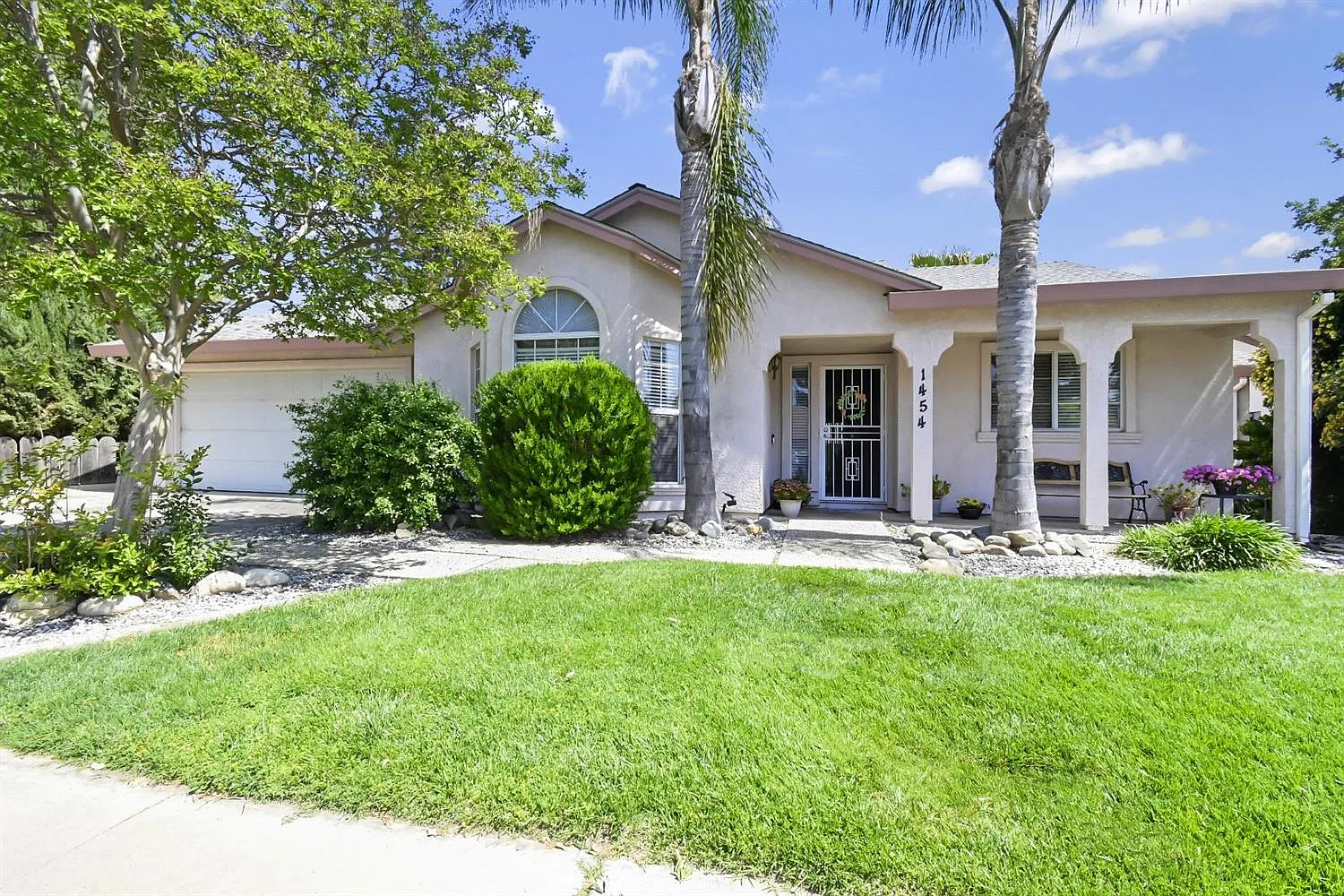 1454 Germaine Dr photo 1