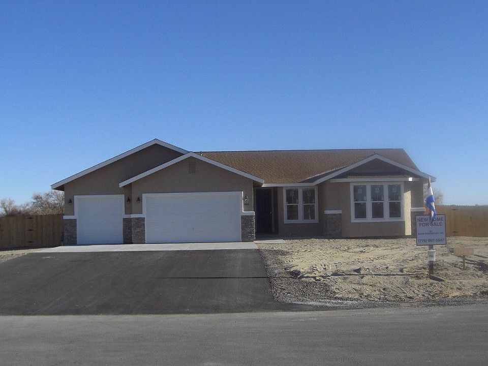 Large 1 acre lot with RV access