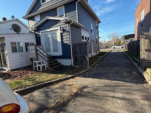 2nd image of 140 N Broadway