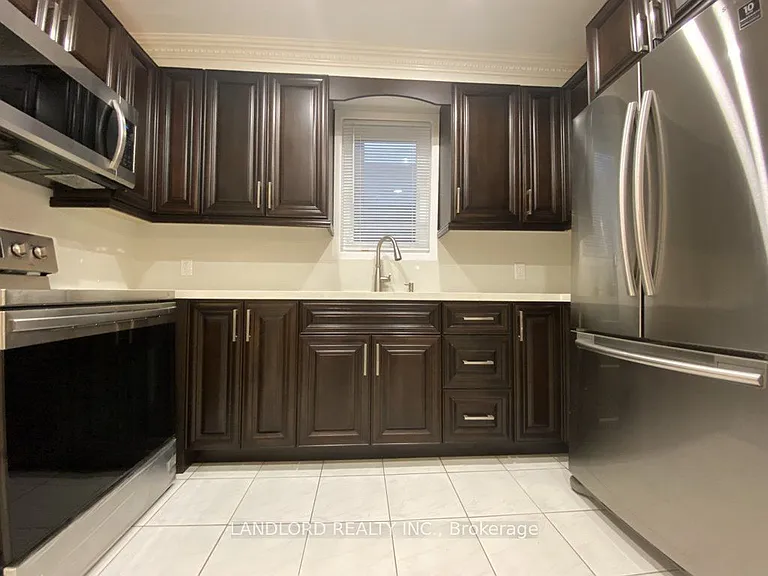 92 Holwood Ave #MAIN — Photo 5