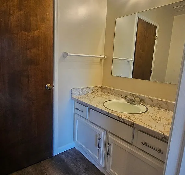 3220 E 47th St S — Photo 15