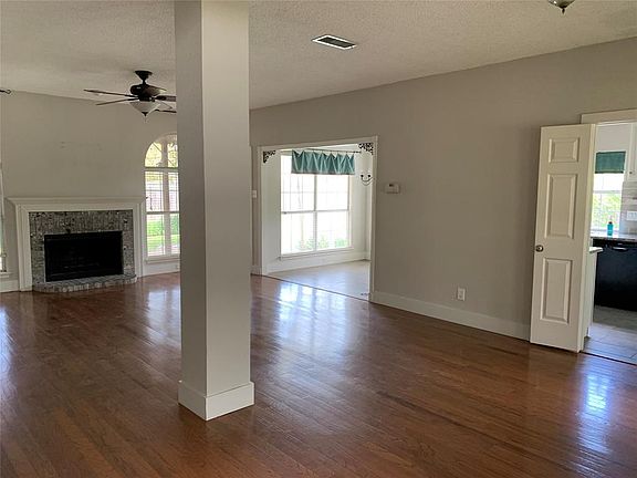 2nd image of 2074 Cameo Dr