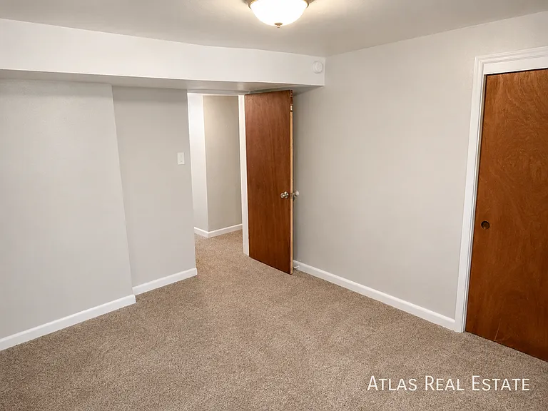 1833 N Hooker St — Photo 16