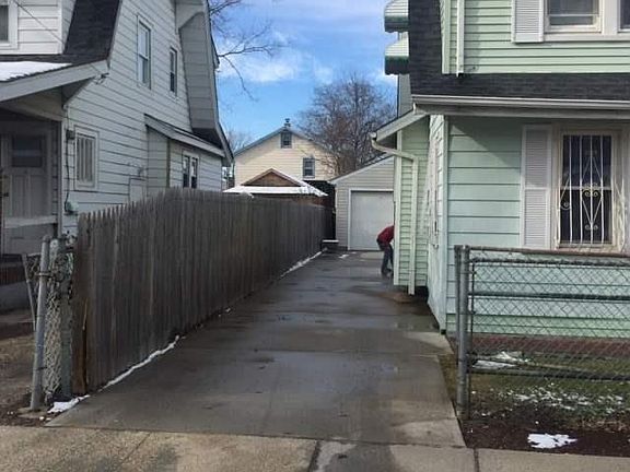 2nd image of 15 Lent Ave