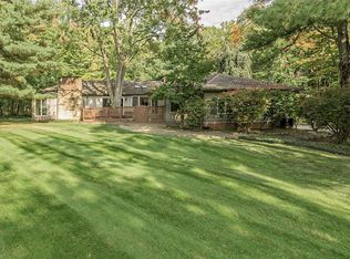 70 Murwood Dr, Moreland Hills, OH
