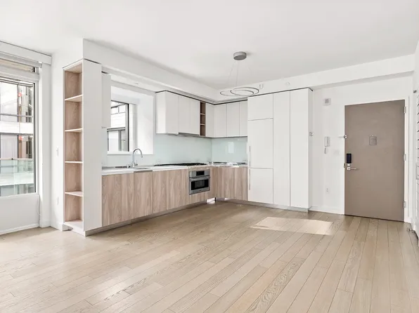 555 West 43rd Street image 10 of 15