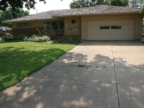 5th image of 2088 Simmons St
