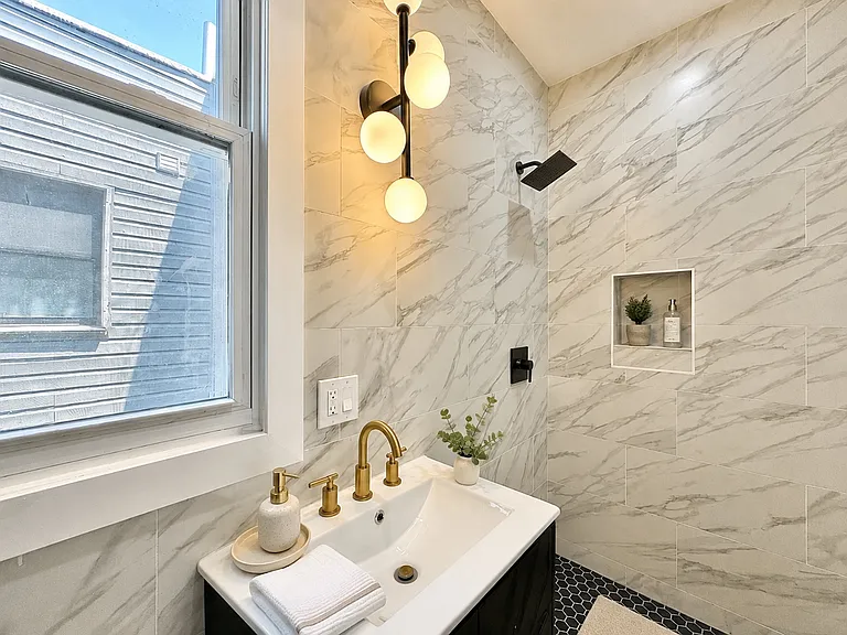 1612 Hancock St #1R — Photo 6