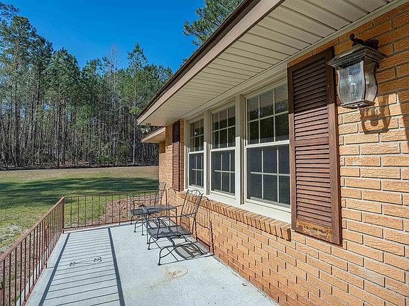 2nd image of 632 Harmon Rd