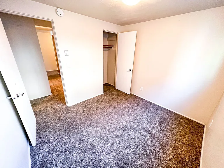 IRO Apartments — Photo 4