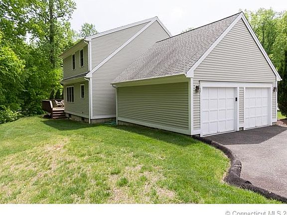 3rd image of 22 Bunker Hill Cir