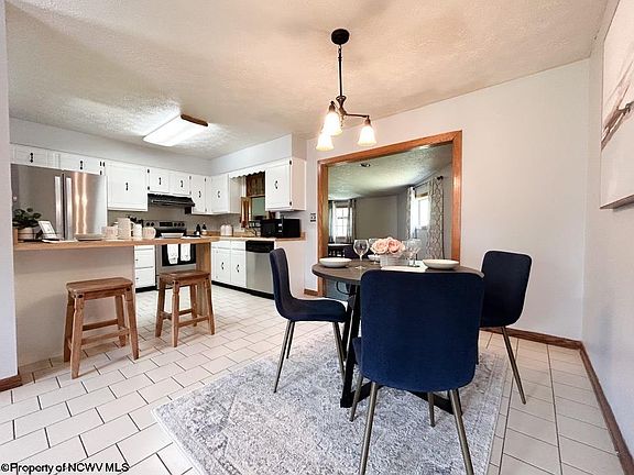 5th image of 10 Woodbrook Ln