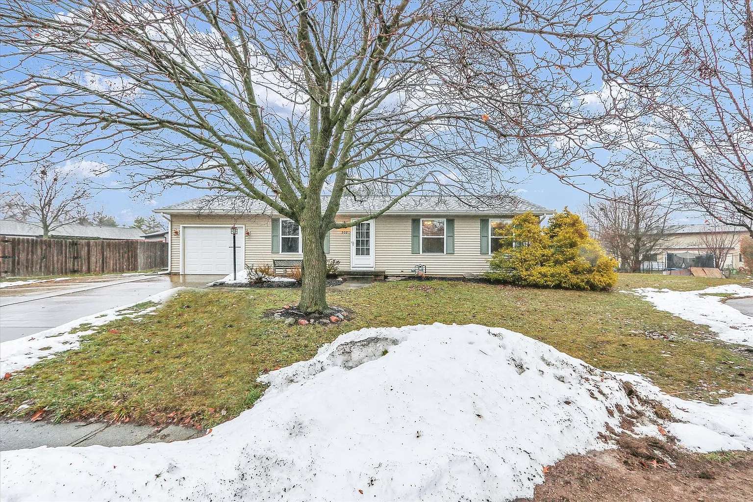 502 Richard Ct photo 1
