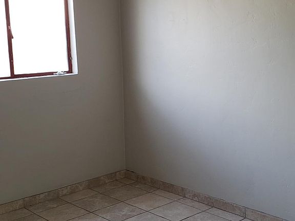 5th image of 4358 1/2 Altadena Ave