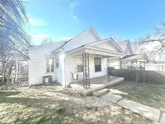 2nd image of 1408 Oakley Ave