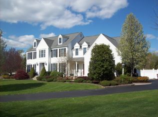 4 Sunset Ct, Moorestown, NJ 08057