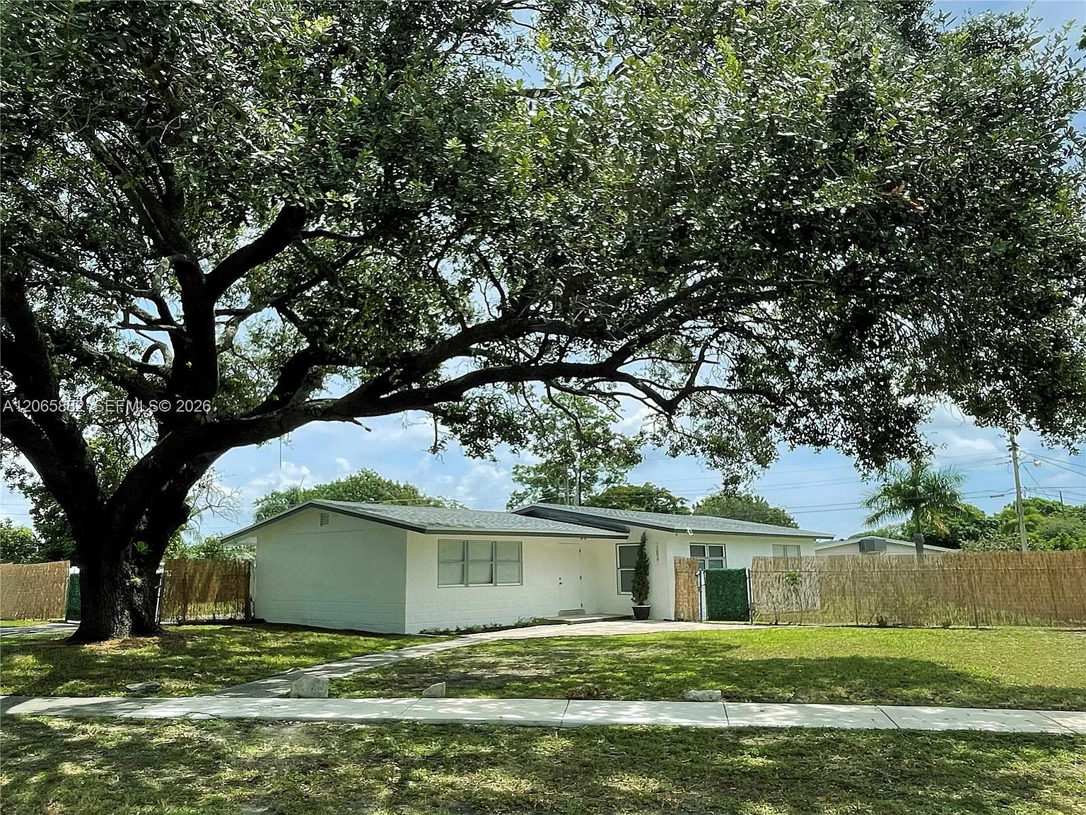 Lauderdale Villas — Photo 4