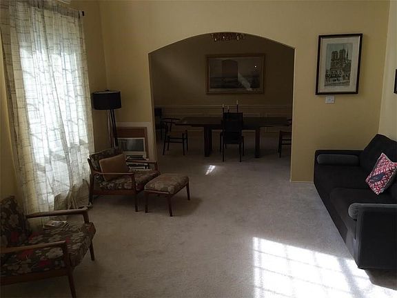 5th image of 413 Willow Bend Dr