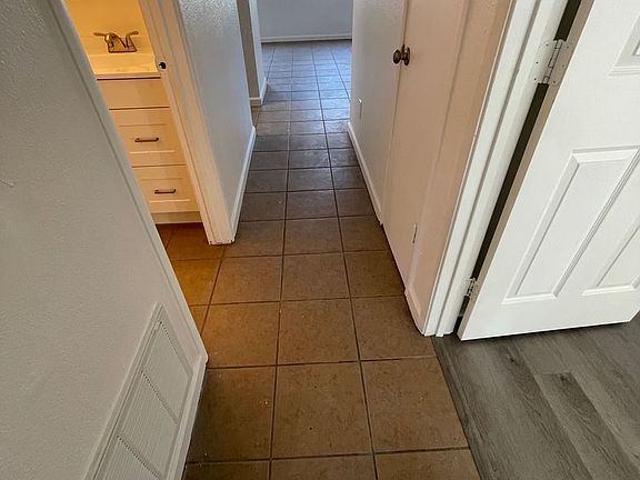 3rd image of 1316 Hobart Dr APT 2