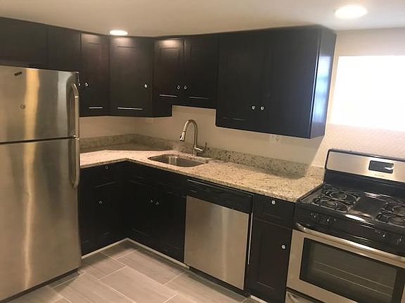 3rd image of 2301 N Monticello Ave #1F