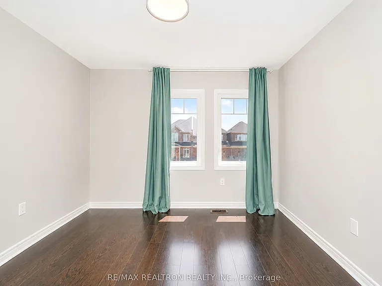 77 Betony Dr — Photo 33