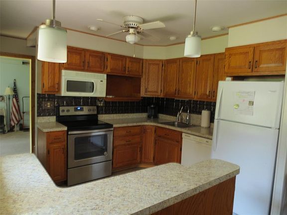 5th image of 28 Broughton Dr