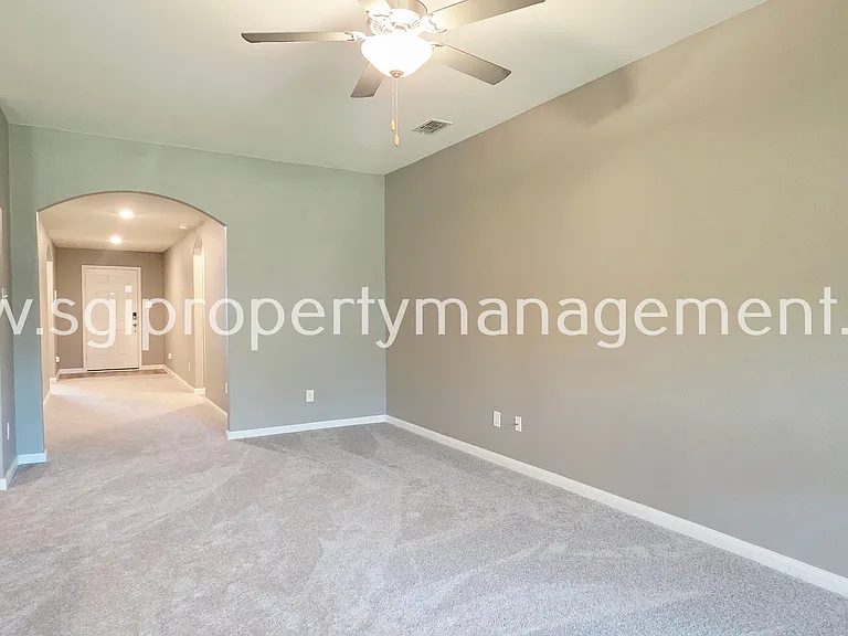 942 Primrose Dr — Photo 10