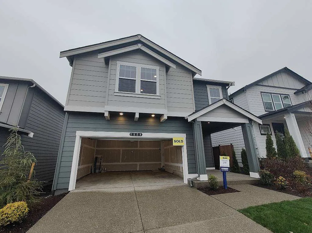 5 bed, 2335 sqft, $3,290 — Photo 2