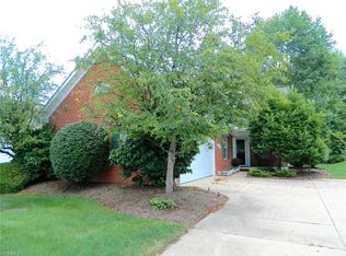 583 Daleview Dr, Aurora, OH 44202