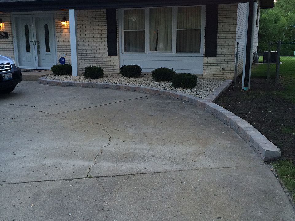 2nd image of 3950 Crestwood Dr