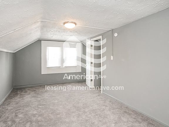 1271938_004_living_room_12776785.jpg