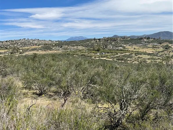 57 Madera Dr, Hemet, CA 92544