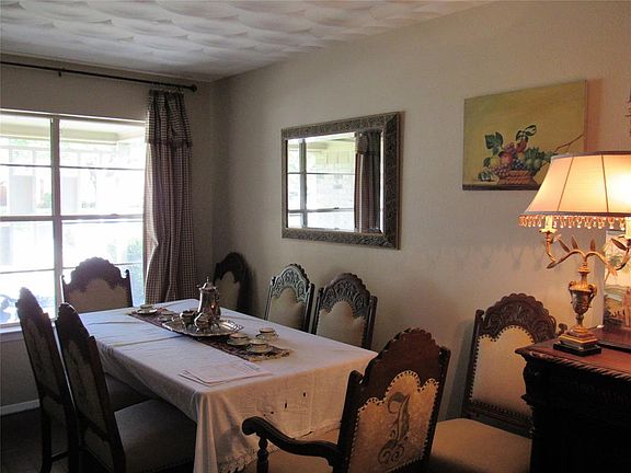 4th image of 621 Cambridge Dr