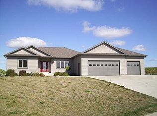 728 Simplicity Dr, Ellendale, MN 56026