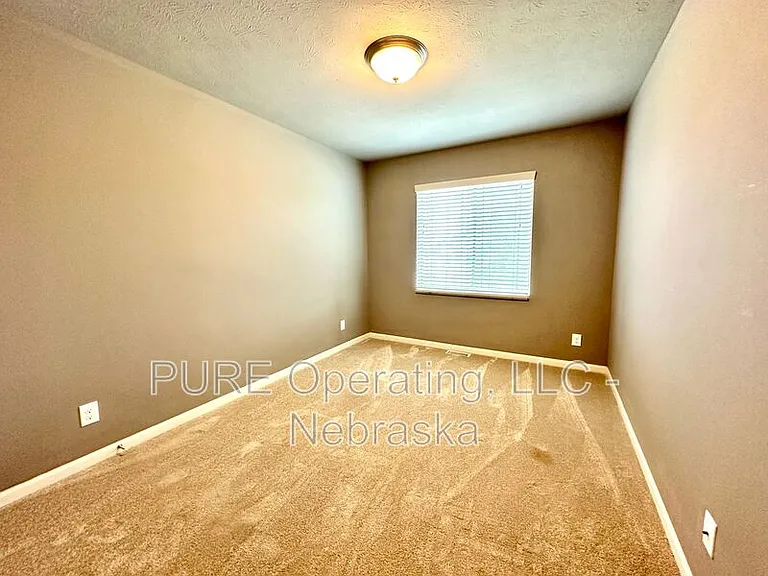 7605 N 92nd Ave — Photo 23
