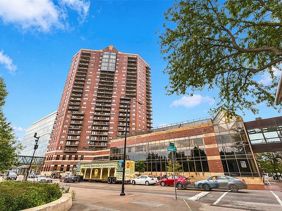2nd image of 300 Walnut St #1306