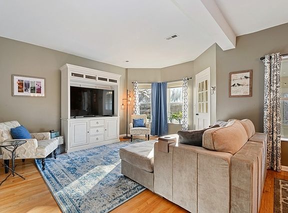 2nd image of 4653 N Winchester Ave #2S