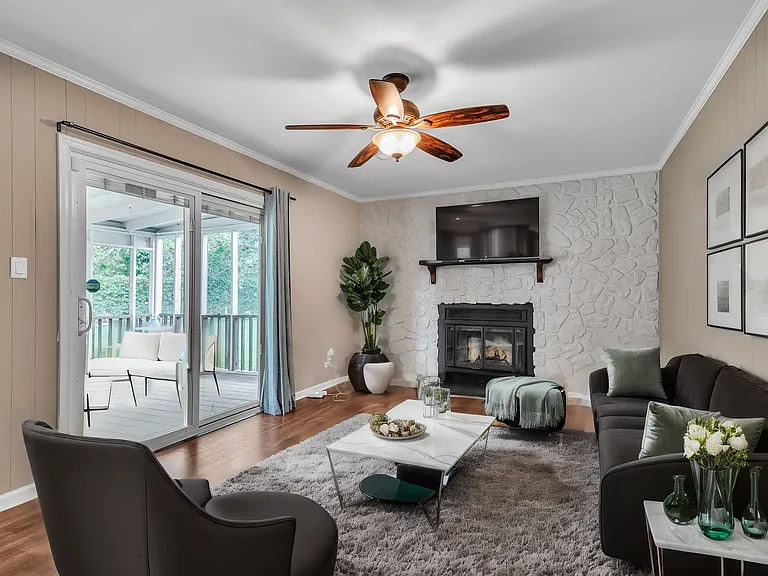 302 Lampros Ct — Photo 5