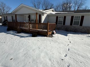 140 N Main St, Moro, IL 62067