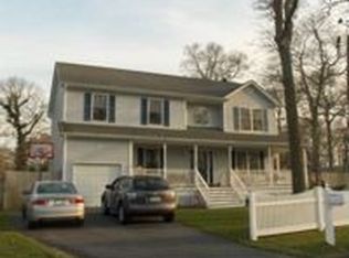 1 Old Neck Rd S, Center Moriches, NY 11934