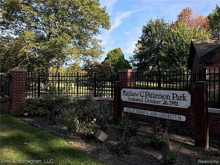 15224 E Jefferson Ave — Photo 25