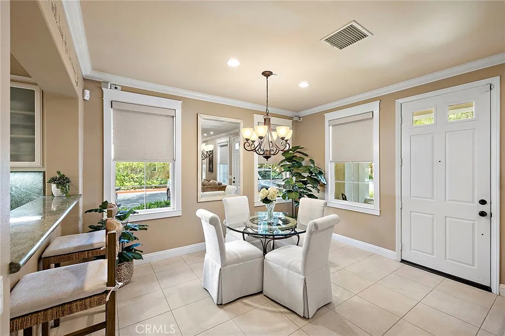 3 bed, 2.5 bath, 1450 sqft, $4,800 — Photo 4