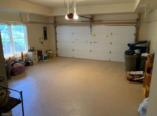 10 Turnberry Ln, Hamburg, NJ