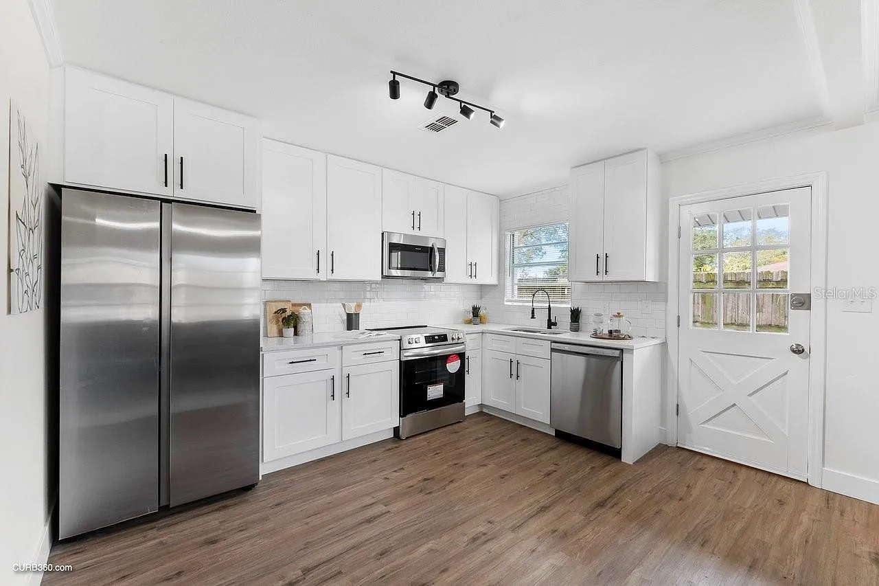 4 bed, 2.0 bath, 1300 sqft, $1,027 — Photo 4