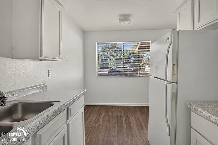 2209 W Belmont Ave #6