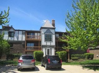 150 S La Londe Ave APT 2E, Addison, IL 60101